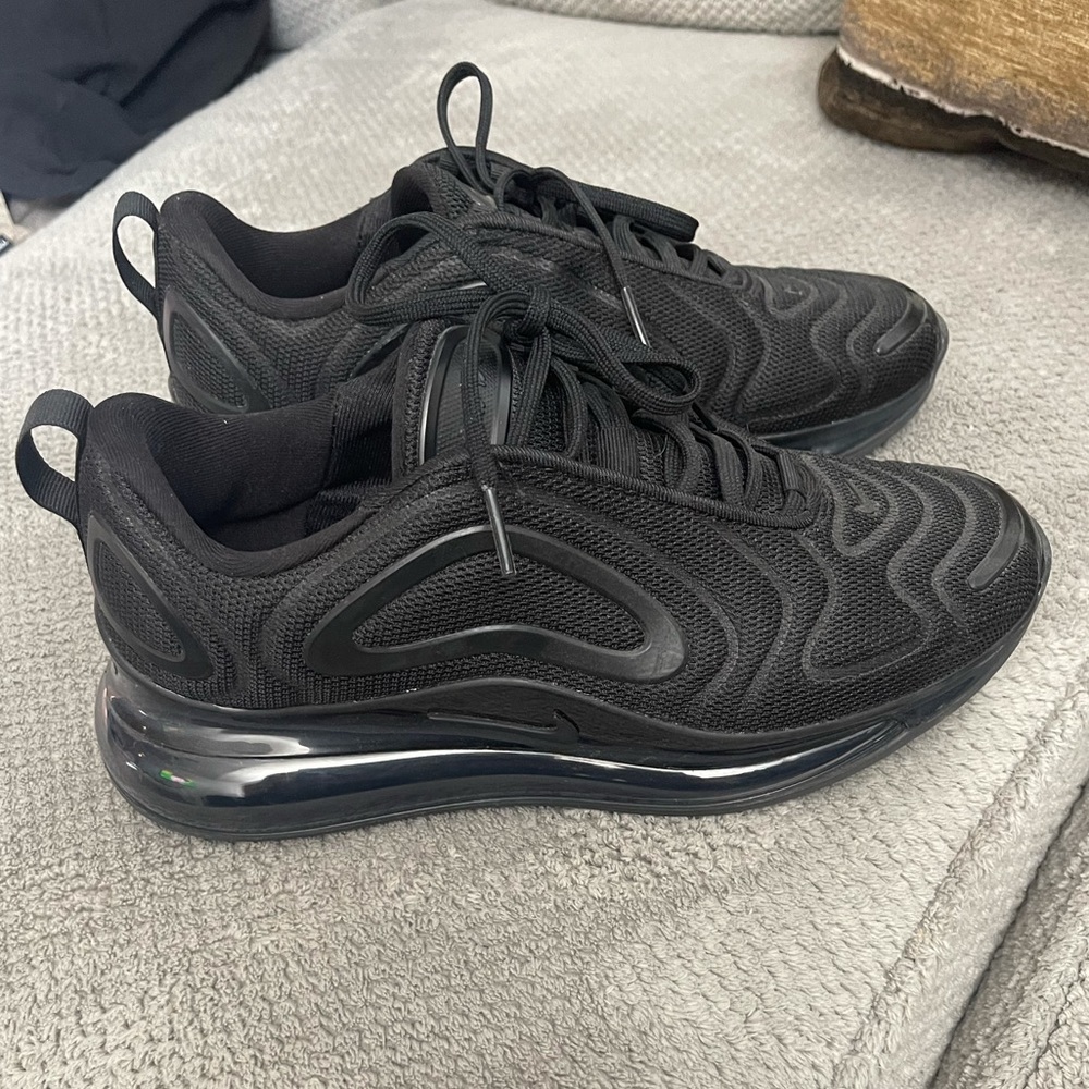 NWT NIKE AIR MAX 720